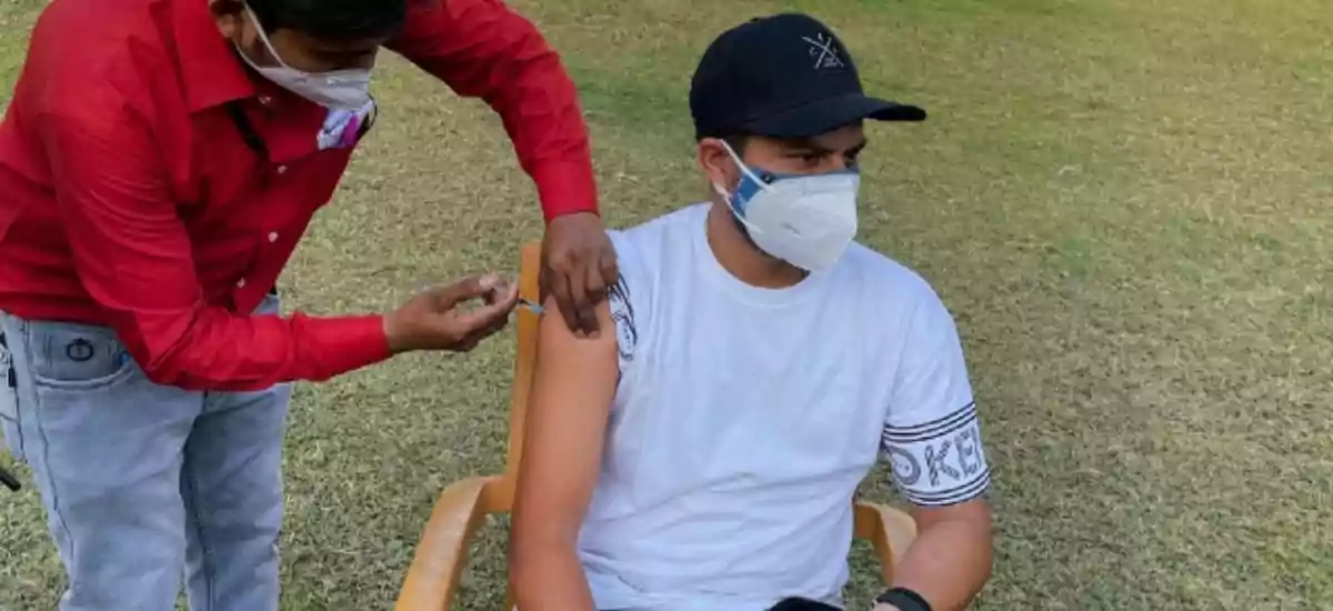 Kuldeep Yadav's Vaccine-Taking Pic Has Created A Controversy On Social Media